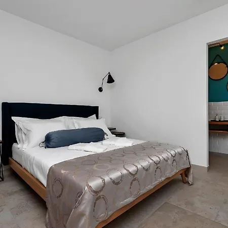 Deluxe Mit Beheiztem Pool In Ruhiger Lage Oberhalb Der Stadt Holiday home *