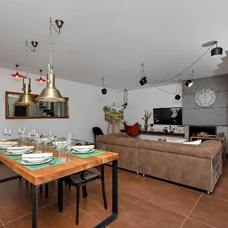 Deluxe Mit Beheiztem Pool In Ruhiger Lage Oberhalb Der Stadt Holiday home *