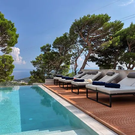 Deluxe Mit Beheiztem Pool In Ruhiger Lage Oberhalb Der Stadt Holiday home *