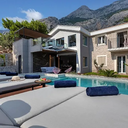 Holiday home Deluxe Mit Beheiztem Pool In Ruhiger Lage Oberhalb Der Stadt *
