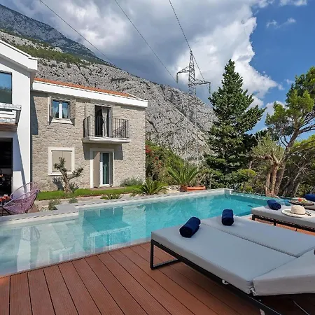 Holiday home Deluxe Mit Beheiztem Pool In Ruhiger Lage Oberhalb Der Stadt *