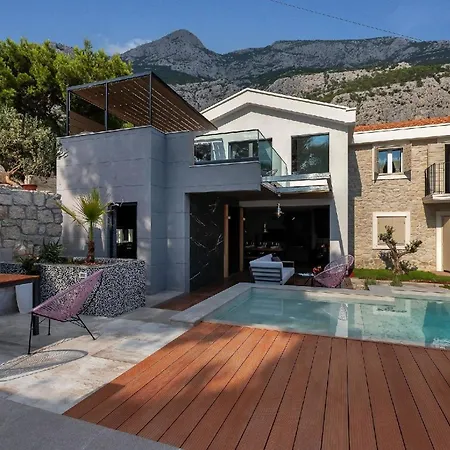 Holiday home Deluxe Mit Beheiztem Pool In Ruhiger Lage Oberhalb Der Stadt Makarska