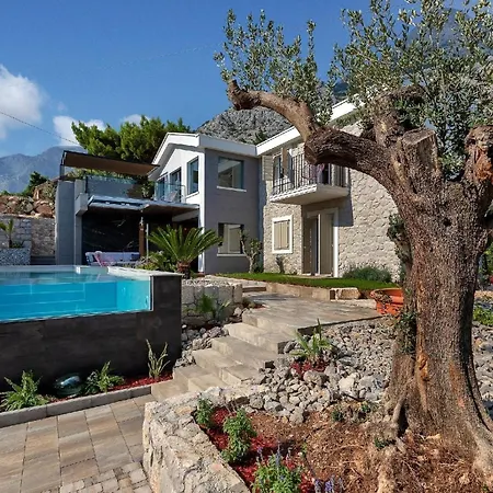 Deluxe Mit Beheiztem Pool In Ruhiger Lage Oberhalb Der Stadt Makarska